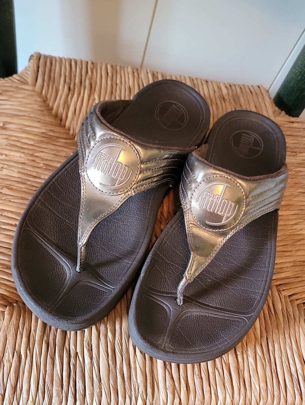 Fitflop Walkstar Metallic Bronze Thong Sandals with Brown Sole